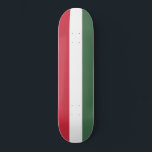 Ungarische Flagge Skateboard<br><div class="desc">Dieses Design zeigt die Nationalflagge Ungarns (auf Ungarisch Magyarország genannt), das ein Land in Mitteleuropa ist. Ungarn grenzt im Norden an die Slowakei, im Nordosten an die Ukraine, im Osten an Rumänien und im Südosten an Serbien, im Süden an Kroatien und Slowenien, im Südwesten an Österreich und im Westen an...</div>