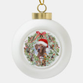 Ungarischer Weihnachtskranz Vizsla Keramik Kugel-Ornament (Vorderseite)
