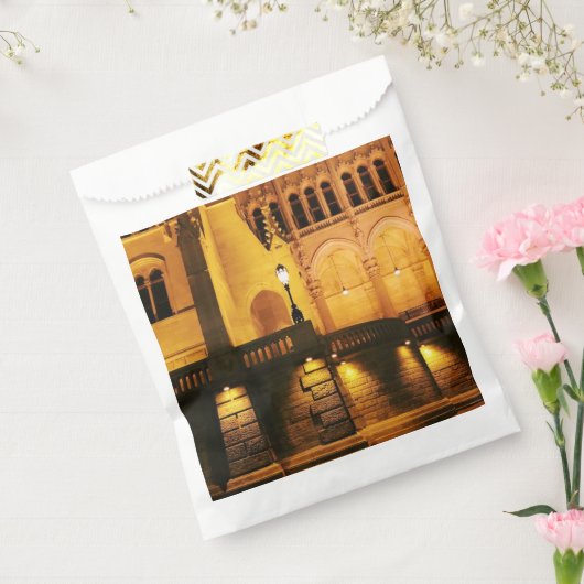 Ungarisches Gebäude Geschenktütchen (Versiegelt)