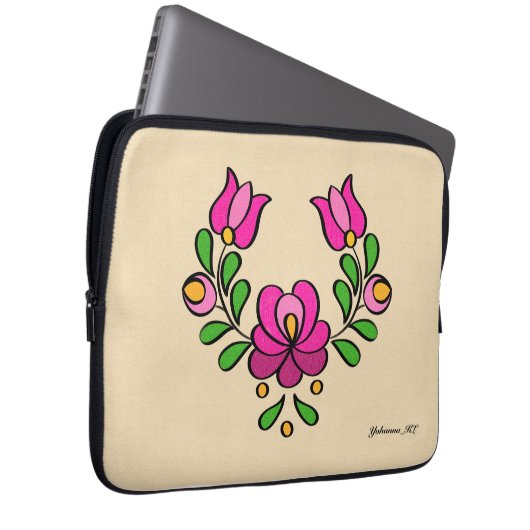 Ungarisches Stickereimuster, "Matyó" - rosa Laptopschutzhülle (Vorne Rechts)