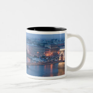 UNGARN, Budapest: Szechenyi-Brücke (Kettenbrücke), Zweifarbige Tasse