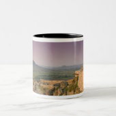 UNGARN, Plattensee-Region, SZIGLIGET: Zweifarbige Tasse (Mittel)