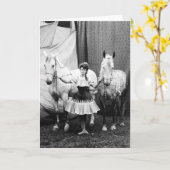 Ungesatteltes Mädchen: 1904 Karte (Gelbe Blume)