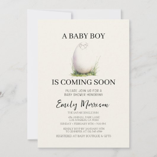 Ungeschlüftetes Ei und Baby Boy kommt mit einer Ba Einladung (Vorderseite)