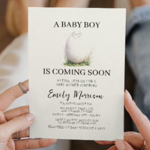 Ungeschlüftetes Ei und Baby Boy kommt mit einer Ba Einladung