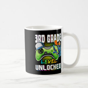 Ungesperrtes Videospiel der dritten Stufe zurück z Kaffeetasse