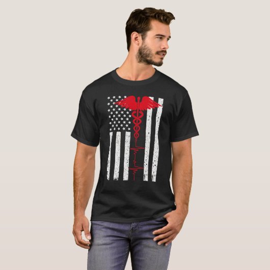 Ungestörte Pflege der amerikanischen Flagge in den T-Shirt (Vorne ganz)