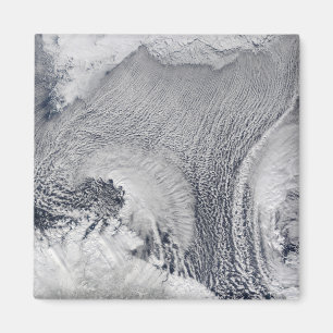 Ungewöhnliche Wolkenbildungen über dem Barentsse Magnet