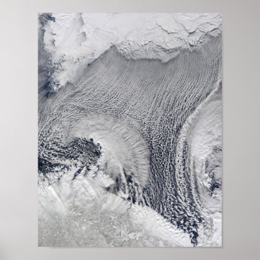 Ungewöhnliche Wolkenformationen über der Barentsse Poster (Vorne)