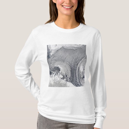 Ungewöhnliche Wolkenformationen über der Barentsse T-Shirt (Vorderseite)