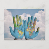 Ungewöhnliche World Map Atlas Hands Moderne Kunst Postkarte (Vorderseite)