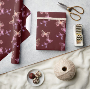 Unglaubliche Schmetterlinge auf dem Maroon Geschenkpapier