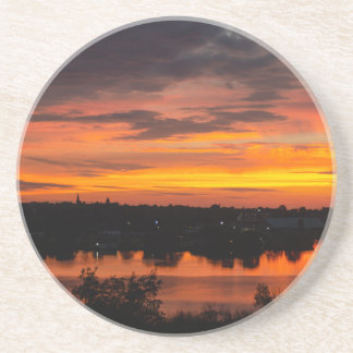 Unglaublicher Sonnenuntergang am Manistee Getränkeuntersetzer