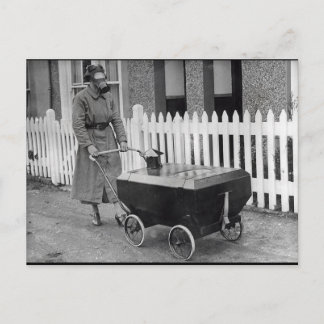 Unheimliche Gasmaske Frau Kriegsfotografie Postkarte
