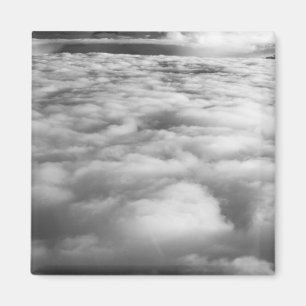 Unheimliche Wolkenlandschaft bei Sonnenaufgang. Magnet