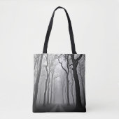 Unheimlicher nebliger Waldweg Kunst Tasche (Vorderseite)