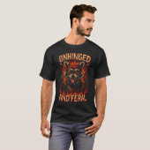 Unhinged And Feral Summer Retro Funny Raccoon Rock T-Shirt (Vorne ganz)
