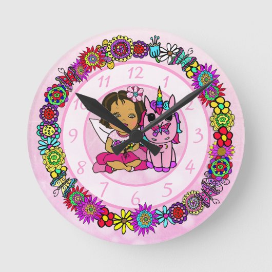 Unicorn and Fairy Whimsical Folk Art Girl's Runde Wanduhr (Vorderseite)