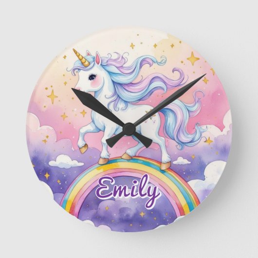 Unicorn auf Rainbow Editable Name Clock Runde Wanduhr (Vorderseite)