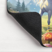 Unicorn auf Wiese Mousepad (Ecke)