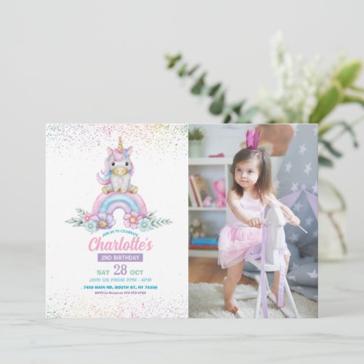 Unicorn Birthday Invite Girl Rainbow Glitzer Foto Einladung (Stehend Vorderseite)