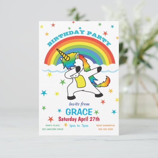 Unicorn Doing the Dab Rainbow & Stars laden ein Einladung (Stehend Vorderseite)