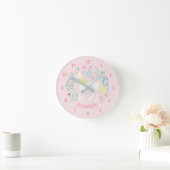 Unicorn & Flowers Pink Personalized Name Runde Wanduhr (Zuhause)