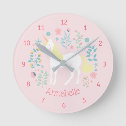 Unicorn & Flowers Pink Personalized Name Runde Wanduhr (Vorderseite)