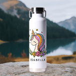 Unicorn Niedlich Whimsical Girly Personalisiert Na Trinkflasche<br><div class="desc">Unicorn Niedlich Whimsical Girly Pink Personalisierter Name Wasser Flasche zeigt ein niedliches Einhorn mit Sternen,  Herzen und Blume. Ideal für die Rückkehr in die Schule,  Geburtstagsgeschenke und -favoriten,  personalisierte Weihnachtsgeschenke für Mädchen und mehr. Entworfen von ©Evco Studio www.zazzle.com/store/evcostudio</div>