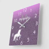 Unicorn on ultra violet glitter and pink quadratische wanduhr (Winkel)