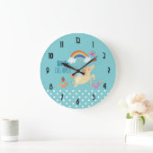 Unicorn Rainbow Clouds and Flowers Little Dreamer Große Wanduhr (Zuhause)