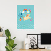 Unicorn Regenbogenwolken und Blume Little Dreamer Poster (Heimbüro)