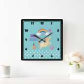 Unicorn Regenbogenwolken und Blume Little Dreamer Quadratische Wanduhr (Zuhause)