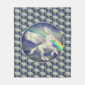 Unicorn über Regenbogen Fleecedecke (Vorderseite)