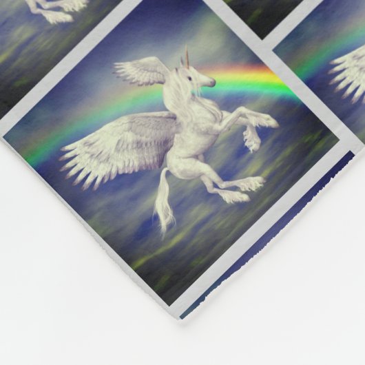 Unicorn über Regenbogen Fleecedecke (Ecke)