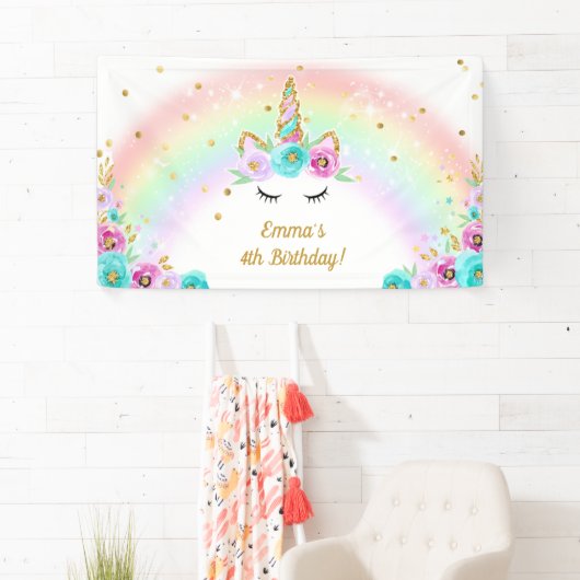 Unicornfahne mit Blumen und einem Regenbogen Banner (Insitu)