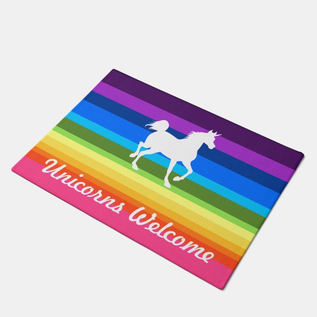 Unicorns Welcome Rainbow Fußmatte (Schrägansicht)