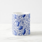 Unique Blue Toile Cocoa Chic Botanical Pattern Kaffeetasse (Mittel)