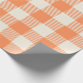 Unique & Chic Pale Orange & Cream Buffalo Plaid Geschenkpapier (Ecke)
