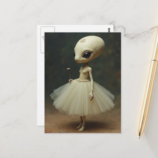Unique Cute Alien in a Dress Postkarte (Vorderseite/Rückseite Beispiel)