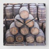 Unique Rum Barrels Quadratische Wanduhr (Vorderseite)
