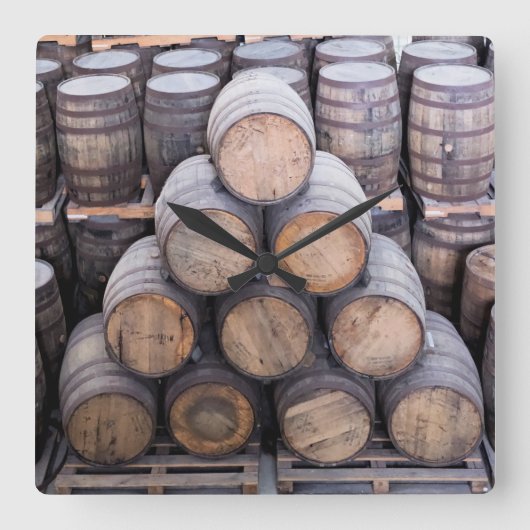 Unique Rum Barrels Quadratische Wanduhr (Vorderseite)