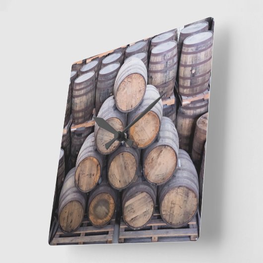 Unique Rum Barrels Quadratische Wanduhr (Winkel)