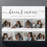 Unique Script Foto Collage Bonus Mama Mütter Tag Fotoplatte<br><div class="desc">Ehre eine besondere Stiefmutter diesen Muttertag mit unserem einzigartigen Script Foto Collage Bonus Mama Zeichen. Es verbindet eine saubere, rechteckige Collage aus Foto mit zeitloser Eleganz. Die monochromen Schnappschüsse und handgeschriebene Kalligraphie erfassen die Liebe einer Familie und machen sie zu einem einzigartig modernen, schicken und sentimentalen Geschenk. Dieses Stück vermittelt...</div>