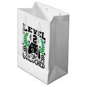 Unisex Kinderspiel Geburtstag zwei Mittlere Geschenktüte (Vorderseite Schrägansicht)