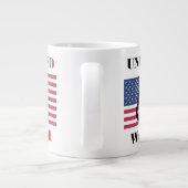 United We Roll - Rollstuhl und amerikanische Flagg Jumbo-Tasse (Rückseite)