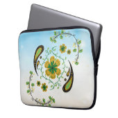 Unity Blossom – Friedliche grün-gelbe Harmonie Laptopschutzhülle (Vorderseite Links)