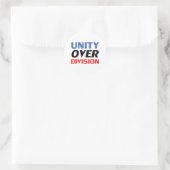 "Unity over Division", blau-rot Schwarz-weiß Runder Aufkleber (Tasche)