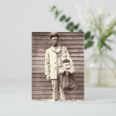 Universeller Postbote mit Baby in Mailbag Postkarte (Stehend Vorderseite)