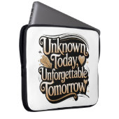 Unknown Today, Unforgettable Tomorrow Laptopschutzhülle (Vorne Rechts)